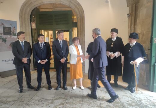 A alcaldesa Goretti Sanmartín asiste ao acto de apertura do curso académico da USC 2025/2026