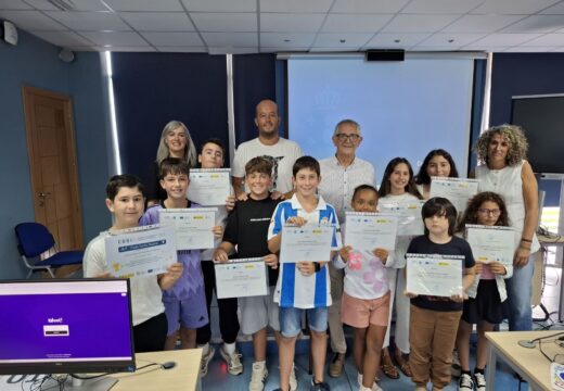 Medio cento de nenos e nenas de 9 a 17 anos participaron nos campamentos dixitais de verán organizados pola Concellaría de Innovación e a Fundación Esplai