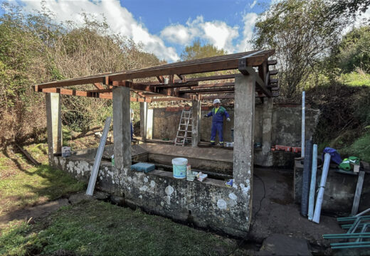 O Concello de San Sadurniño acomete a restauración do antigo lavadoiro da Castiñeira, en Ferreira
