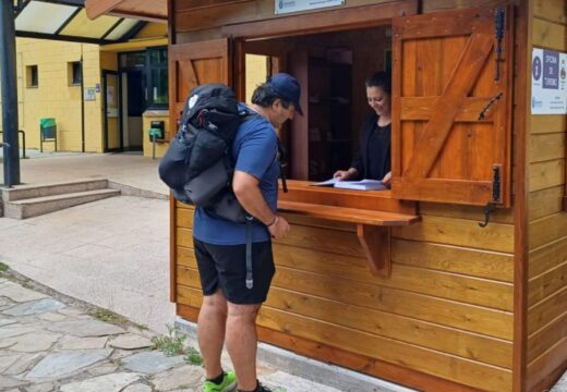 Preto de 2.000 visitantes pasaron este verán pola oficina de turismo de Neda