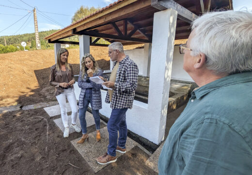 O Goberno local recórdalle a Martina Aneiros os “debes” da Xunta a San Sadurniño