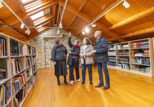 Belén do Campo destaca que a Xunta impulsa a modernización da Biblioteca Municipal Santiago Rey Fernández Latorre de Muxía para mellorar a prestación dos seus servizos
