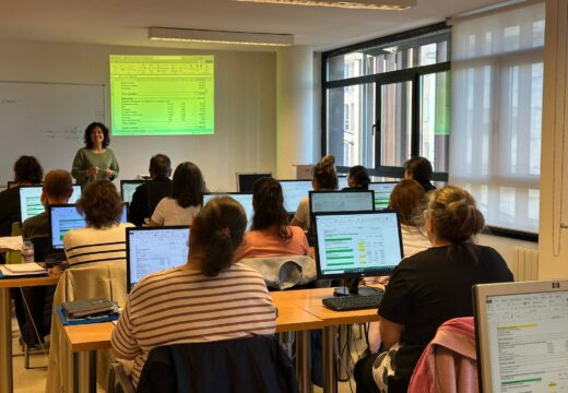 Conclúe a formación en administración e xestión do programa integrado de emprego