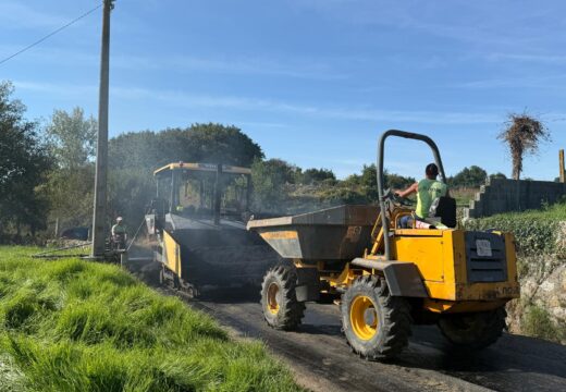Avanza a pavimentación do camiño que une Vixán e O Vilar, en Carreira