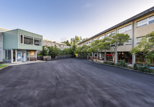 O Concello reclama á Xunta un paso cuberto para conectar os edificios do Colexio Luis Seoane