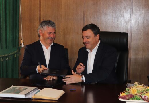 O alcalde de Boqueixón e o presidente da Deputación asinan un convenio de 30.000 euros para a Festa da Filloa de Lestedo