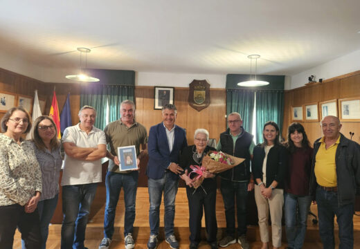 O Concello de Boqueixón homenaxea a Carmen de la Fuente Vázquez, veciña de Lestedo, no seu 100 aniversario