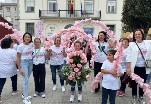 Camariñas tinguiuse de rosa en apoio á loita contra o cancro de mama