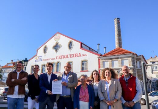 Ribeira pecha o acordo de compra da fábrica de Cerqueira, que pasará a ser patrimonio de toda a veciñanza