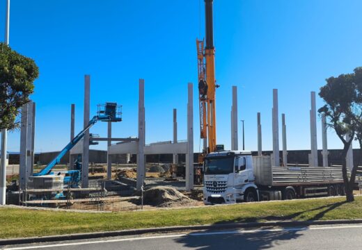 Iniciada a instalación das estruturas prefabricadas do Centro de Deportes Náuticos de Aguiño
