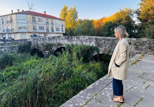Marta Abal denuncia o abandono do río Sar ao seu paso pola Ponte do Sar