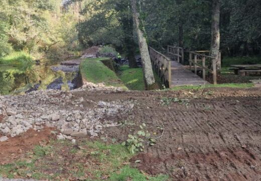 Comezan as obras de restauración do encoro da área recreativa da Presa (Frades) nas que a Xunta de Galicia inviste preto de 50.000 euros
