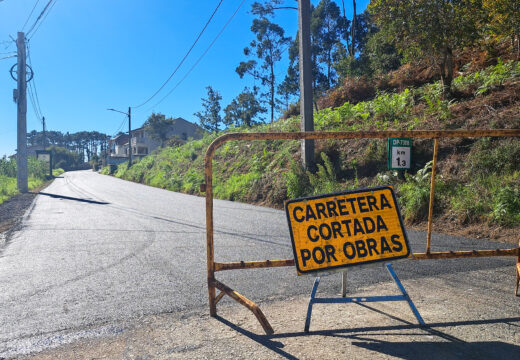 O Concello de Ribeira acometeu a mellora do firme dun tramo do camiño dos Paramos