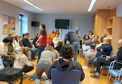 Case medio cento de persoas participaron nun curso de reanimación cardiopulmonar en Brión impartido por Cardioangel
