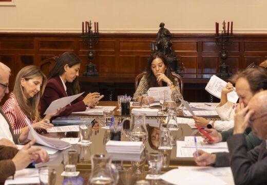 A liberalización progresiva dos peiraos da Coruña avanza coa concesión de licenza a Repsol para derrubar os tanques de cru da terminal de San Diego