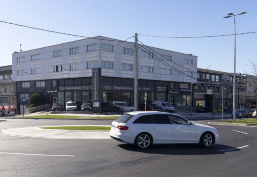 Aberta ao tráfico a nova rotonda entre a avenida de Fisterra e a rúa Gutemberg, construída para mellorar a mobilidade entre A Silva, O Ventorrillo e Agrela