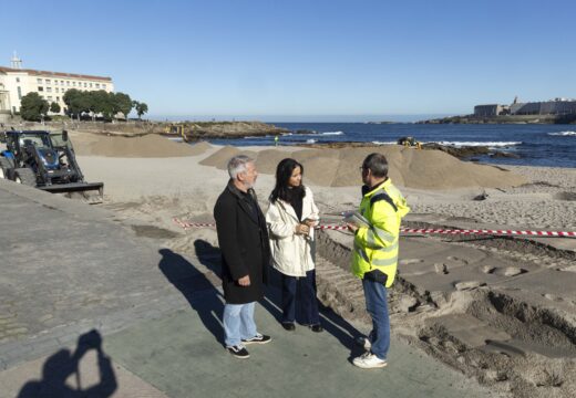 Comezan os traballos de construción da duna de protección na praia de Riazor
