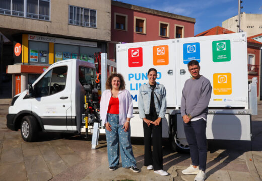 Ribeira estrea un novo camión cun punto limpo móbil para a reciclaxe nas parroquias