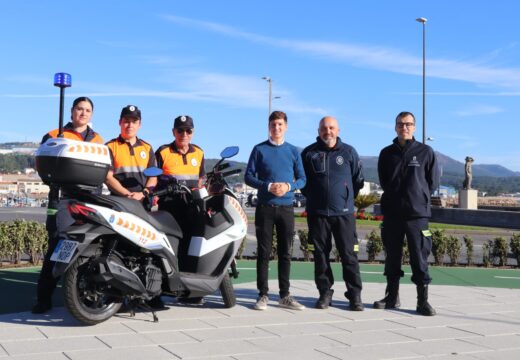 Protección Civil de Ribeira estrea nova motocicleta
