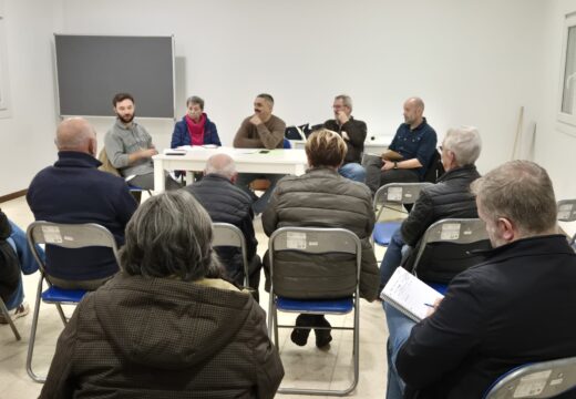 O goberno municipal dá conta do próximo investimento na pavimentación do núcleo de Aldemunde de Arriba e recolle novas propostas do consello parroquial