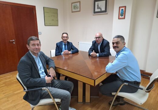 O alcalde e o concelleiro de Promoción Económica mantiveron unha xuntanza co director xeral e o subdirector da Cámara de Comercio da Coruña