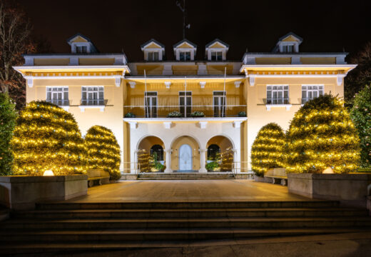 Un nadal elegante: iluminaranse as rotondas e árbores senlleiras