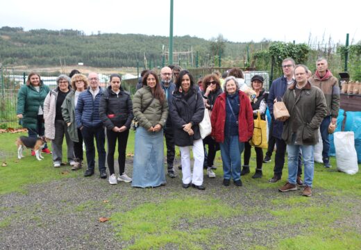 O Concello reparte en Novo Mesoiro os 1.800 litros de abono orgánico xerados no composteiro comunitario do barrio