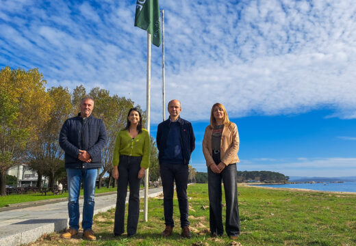 A Bandeira Verde de Galicia xa loce no paseo de Coroso