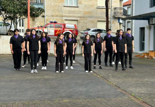 O Concello de Brión conmemora o 25N cunha performance de Teatro das Maniotas