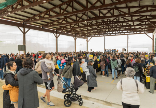 Grande éxito de vendas e asistencia na Feira do Mel de Perillo