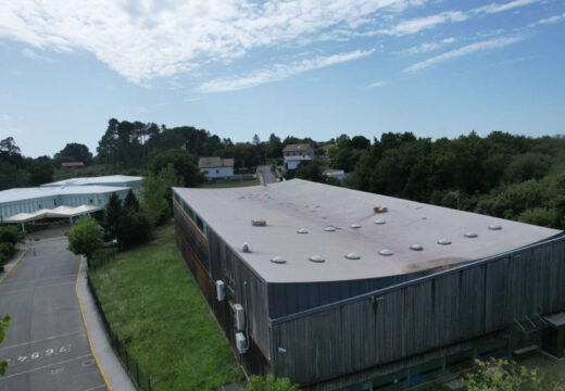 O Concello saca a licitación a reparación da cuberta da piscina municipal