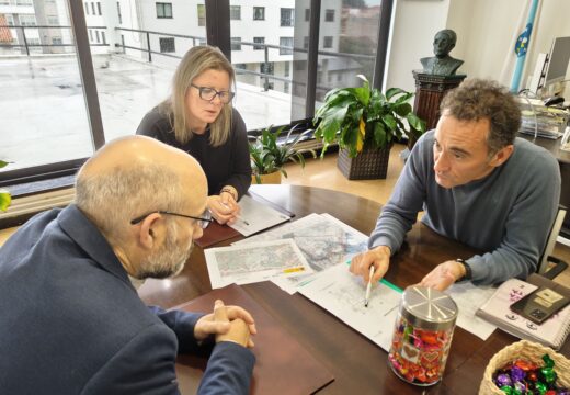 O deputado do BNG no Congreso, Néstor Rego, visita Fene e comprométese a reclamar o estudo informativo da Rolda Oeste