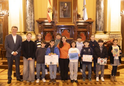 O Concello entrega os premios ao alumnado gañador do Concurso de Postais de Nadal 2025