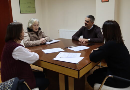 Asinado o convenio de colaboración entre o Concello de Carballo e a asociación Vieiro para a prevención das drogodependencias