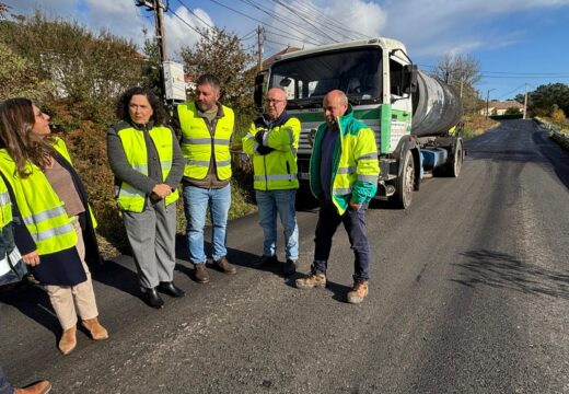 Belén do Campo supervisa as obras de reforzo de firme na estrada AC-196 ao seu paso por Outes e Noia que contan cun investimento de preto de 400.000€