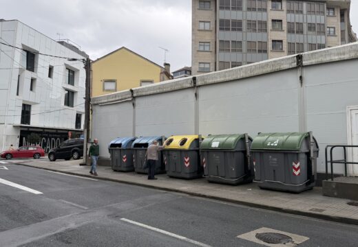 O Concello de Ribeira executa tarefas de acondicionamento na contorna da praza de abastos