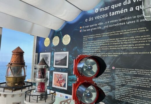 O Concello renova o contido dos paneis interpretativos da Aula do Mar, que recibiu 9.400 visitantes este ano