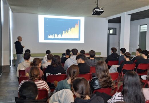 O convenio entre o Concello e o Grupo de Investigación en Cambio Ambiental da UDC chega ao IES Parga Pondal cunhas xornadas sobre cambio climático