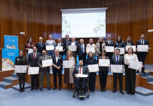 A Laracha recibe o distintivo de UNICEP como “Cidade Amiga da Infancia”