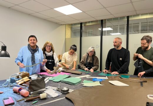 A Xunta inicia en Santiago de Compostela un novo curso de especialización en marroquinería no marco de seu programa Aprender da Tradición