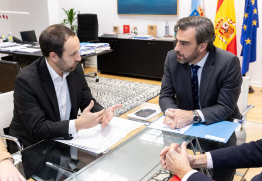 Diego Calvo e Esteban Ares manteñen unha reunión de traballo para avaliar as necesidades de Lousame e posibles vías de colaboración