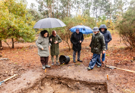 Belén do Campo visita o xacemento do Castro da Croa en Pobra do Caramiñal para supervisar as obras de conservación impulsadas co apoio da Xunta
