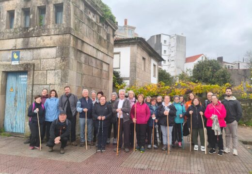Un grupo de 25 veciñas e veciños de Frades percorre os 19,5 km da sétima etapa do Camiño Portugués entre Pontevedra e Caldas