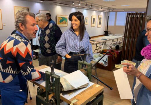 A cidadanía de Ribeira achégase ao mundo do gravado cun curso impartido no Lustres Rivas