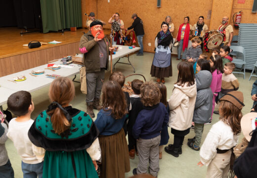 Paso do Apalpador por San Sadurniño e avance do festival de Nadal de mañá domingo