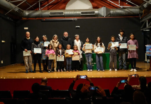 O teatro As Torre de Santa Cruz acolleu a entrega de premios ás persoas máis lectoras das bibliotecas municipais