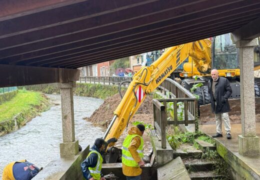 O Concello retira sedimentos do Lérez para previr desbordamentos