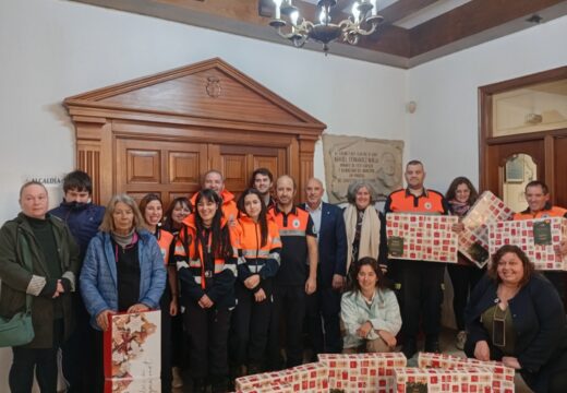 A Pobra recoñece a dedicación dos seus voluntarios coa entrega do tradicional agasallo de Nadal