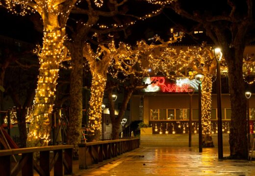 Carral involucra aos veciños e comercios na ambientación de Nadal cun concurso de decoración