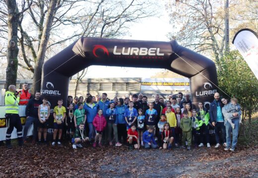 Corenta nenos e nenas desfrutaron da sétima edición do Pequetrail de Lousame, a segunda máis concorrida da súa historia